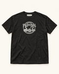 Remera Pichanal negra de frente, estampa de víboras y mate