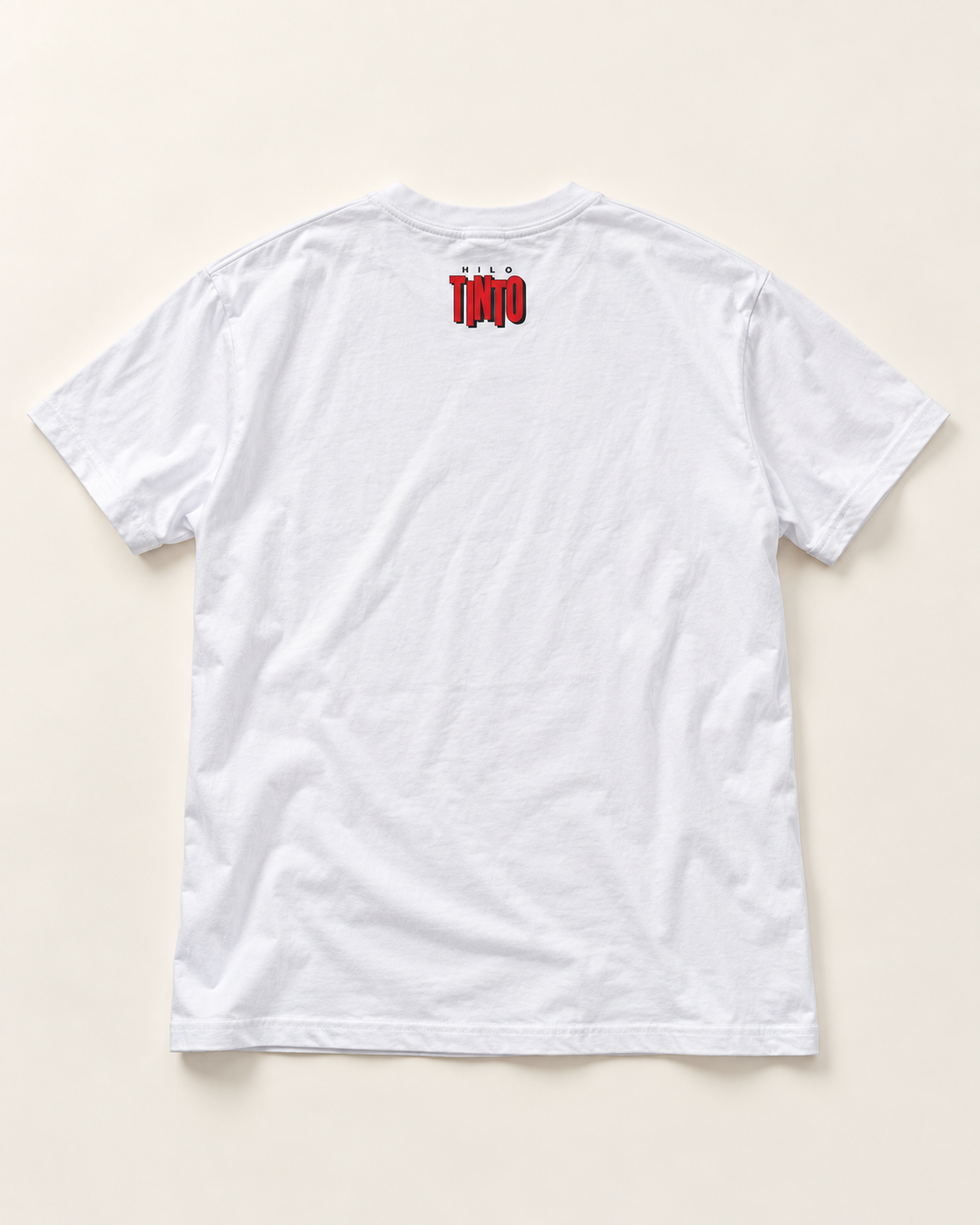Espalda de la remera Cachi con el logo Hilo Tinto